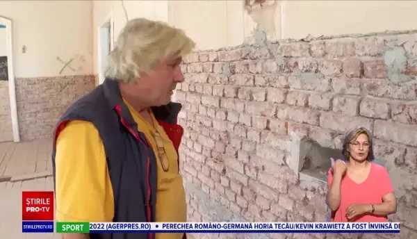 Capsulă a timpului, veche de peste 100 de ani, descoperită în peretele unei foste școli din Arad