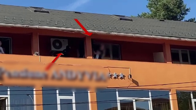 Scandal cu iz sentimental între doi bărbați, în Baia Mare. Unul dintre ei a fost salvat din balconul unei pensiuni