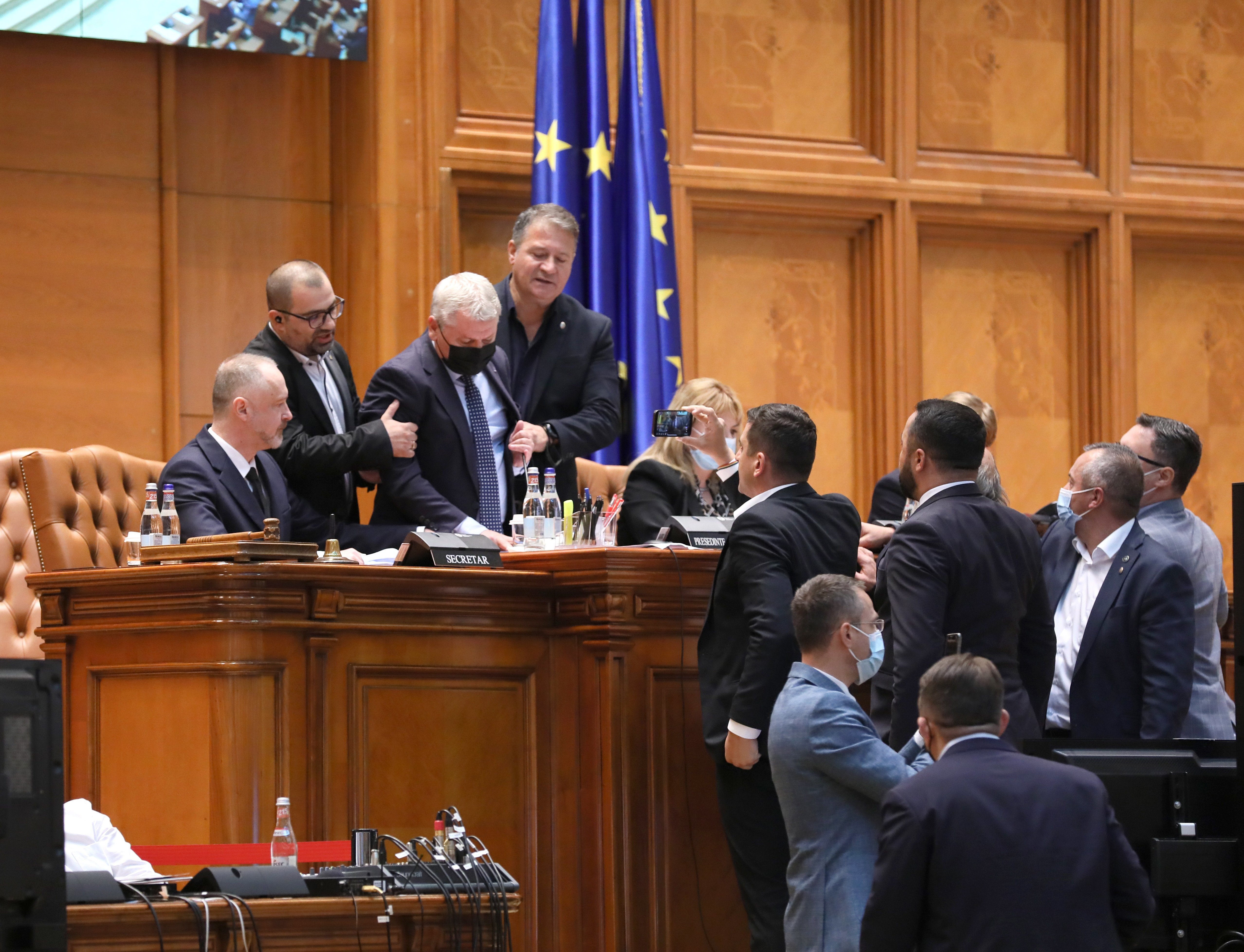 scandal, Parlament, Florin Roman, AUR