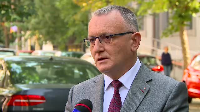 Cîmpeanu: Părinţii pot participa la festivităţile de începere a anului şcolar, în funcţie de condiţiile fiecărei şcoli