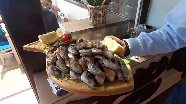 Importăm de trei ori mai mult pește decât pescuim, dar îl vindem în restaurante ca fiind românesc, pe litoral