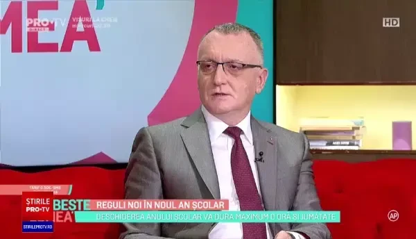 Autoritățile s-au răzgândit. Elevii au voie să poarte la școală și măști textile