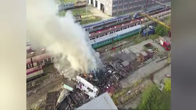 Incendiu puternic în Brașov. Tone de deșeuri au ars lângă depoul gării