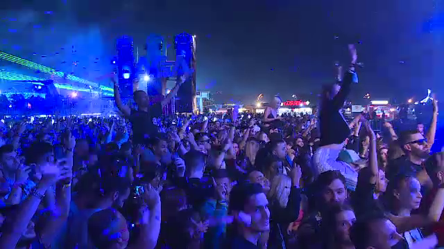 Mii de iubitori ai muzicii electronice s-au strâns în Capitală la Festivalul Saga: ”E super tare, ne place foarte mult”