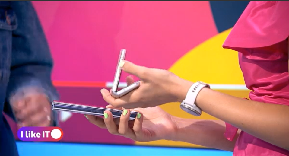 Cum se comportă telefoanele flexibile de la Samsung și ce surprize frumoase aduce noul Motorola