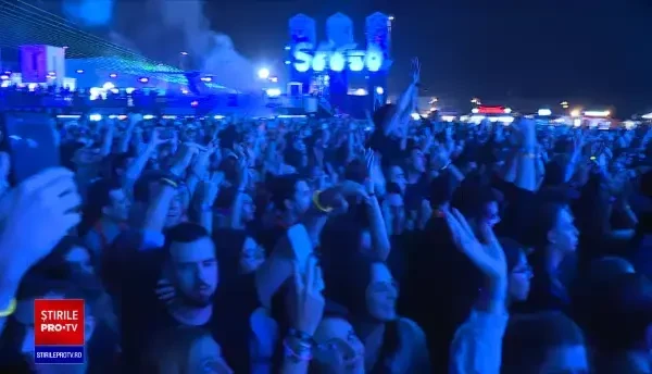 Zeci de mii de tineri din toată lumea se distrează la festivalul de muzică electronică „Saga”, în Capitală