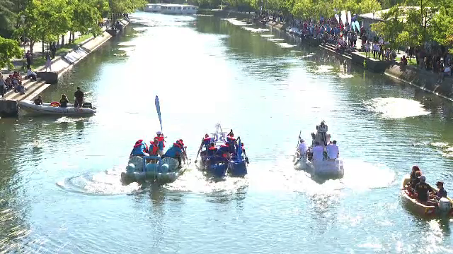 Competiție inedită în România. Bărcuțe din materiale reciclabile s-au întrecut pe Bega