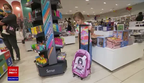 Începerea anului școlar costă și 1.000 de lei pentru un elev. Rechizitele și florile s-au scumpit cu 50% față de anul trecut