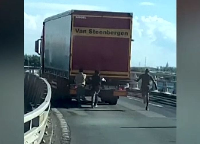 "Migranți de contrabandă", noua serie de investigații la „România, te iubesc!”. Rețelele de trafic câștigă sume fabuloase