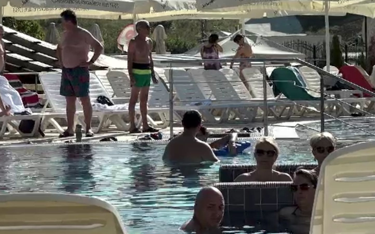 Stațiunea Băile Felix este aproape plină în această toamnă, aproape ca în plin sezon. Tarifele vor scădea din 15 septembrie