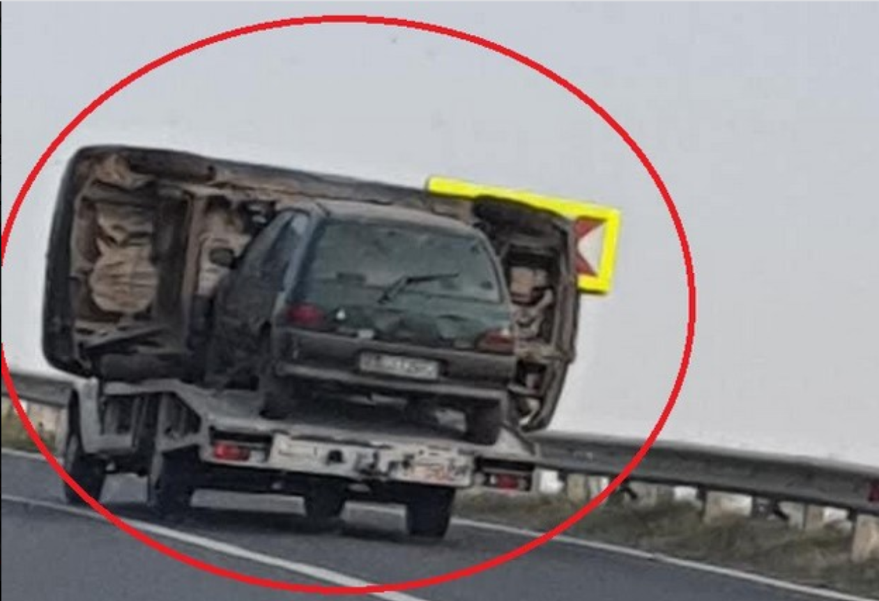 Șofer din Constanța, surprins în trafic cu două mașini pe o platformă. ”Așa șmecherie…”