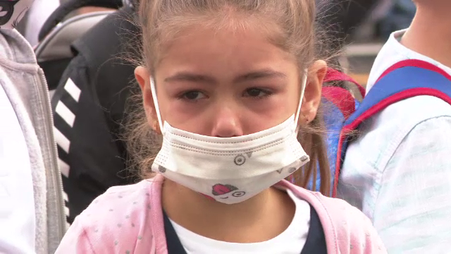 Școală în pandemie. În Craiova, părinții au fost nevoiți să arate certificate de vaccinare