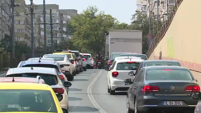 Aglomerație în trafic, în prima zi de școală. Șoferii riscă amenzi pentru a câștiga câteva minute