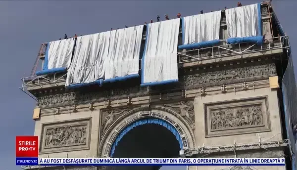 Arcul de Triumf din Paris este învelit cu un material textil. Proiect de 14 milioane euro