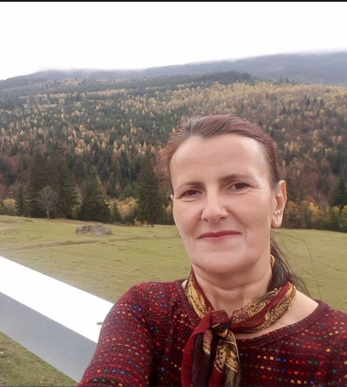 Directoarea unei școli sătești din Botoșani și-a luat permis doar pentru a putea duce copiii la școală cu microbuzul