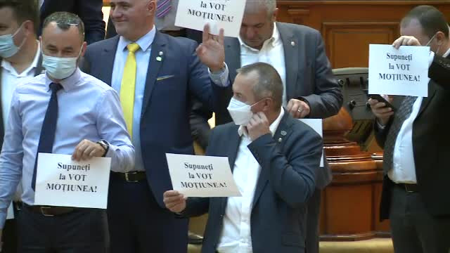 VIDEO. Incidente în Parlament. Deputații AUR au protestat: ”Supuneţi la vot moţiunea”