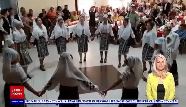 Petrecere surpriză pentru mai mulți pensionari din Glodeni: ”Nu m-am gândit să dansez la anii ăștia, la 70 de ani”