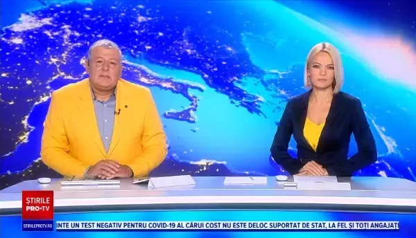 Noile tendinţe în moda canină au fost prezentate la New York. Zeci de căței au defilat alături de manechine