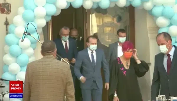 Cîțu a deschis anul școlar alături de Piedone, condamnat în primă instanță în dosarul Colectiv