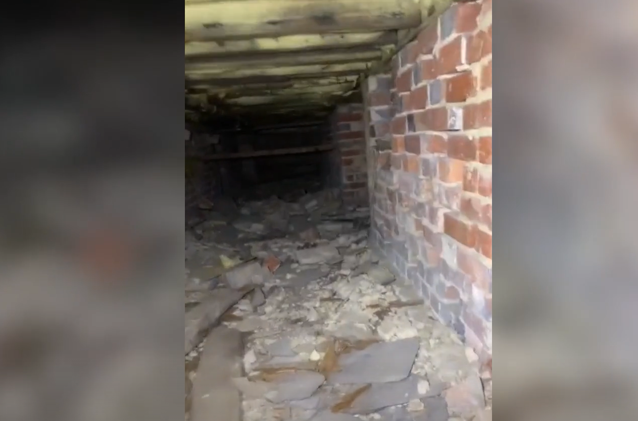 Descoperirea uimitoare, veche de 500 de ani, făcută de un bărbat în subteranul casei sale