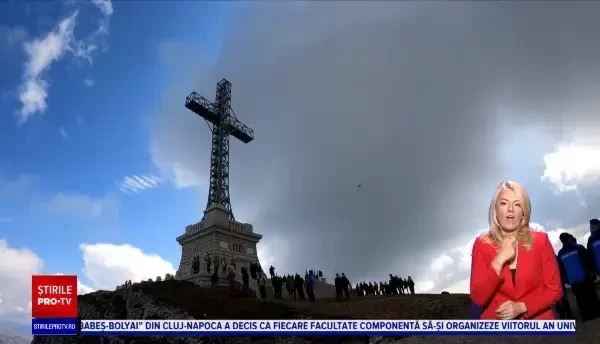 Crucea de pe Caraiman, cinstită de militari. Imnul României a răsunat la 2291 de metri