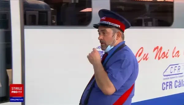 CFR Călători introduce plata cu cardul în trenuri. Pentru ce bilete se achită o supra-taxă