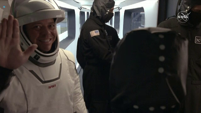 S-a scris istorie în turismul spațial, după ce patru "astronauți amatori" au ajuns pe orbită, într-o capsulă Dragon