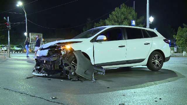 Dezastru pe bulevardele din București. Două accidente rutiere s-au soldat cu trei răniți