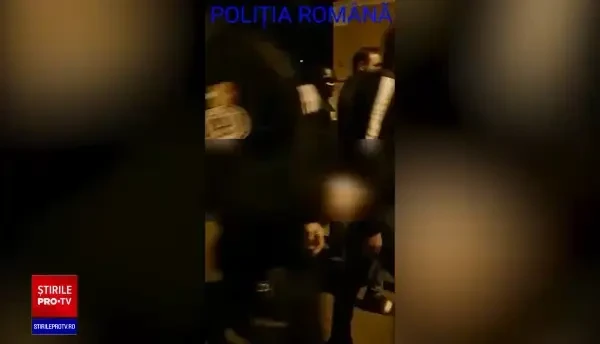 Un bărbat a început să alerge pe acoperișurile vecinilor, după ce poliția i-a bătut la ușă. Era traficant de droguri