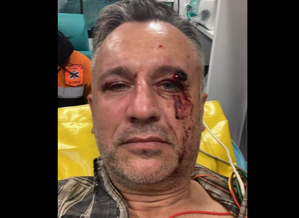 Doi jurnaliști și un activist de mediu, bătuți în pădure, în Suceava, unde filmau despre tăierile ilegale de lemn