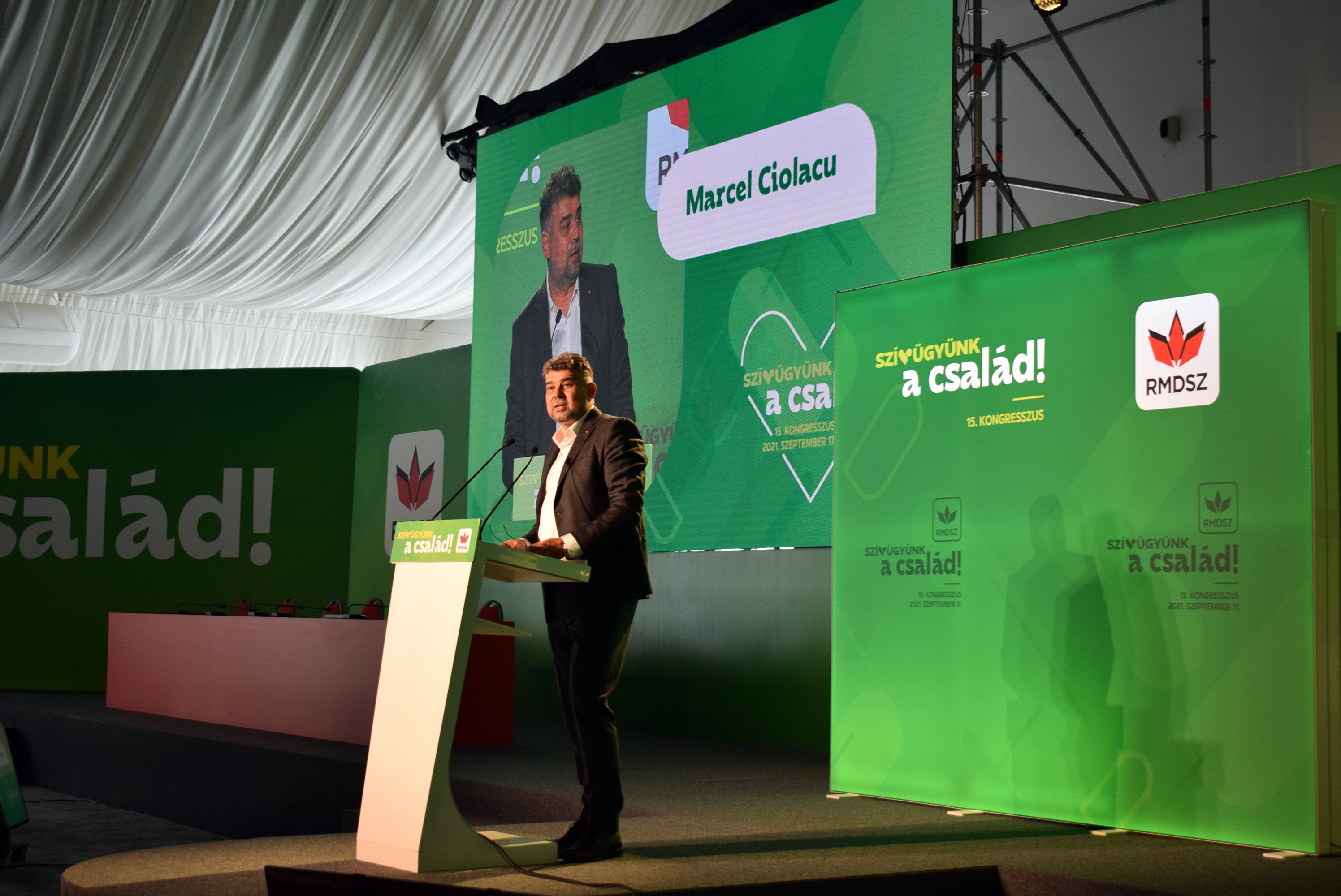 Ciolacu, la congresul UDMR: ”A rezistat PSD cu plăcuţa suedeză, nu văd o problemă cu plăcuţele bilingve”