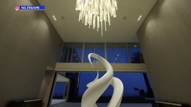 Cum arată cea mai mare casă din lume. Proprietatea a fost scoasă la vânzare pentru o sumă uriașă