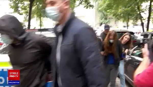 Mama fetiței din Iași care a murit în cadă a fost arestată. Ce s-a descoperit la autopsie