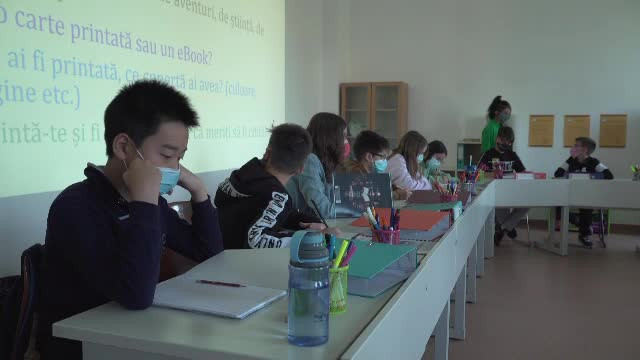 Modele de predare străină, în mai multe școli din țară. Părinții sunt încântați de evoluția celor mici