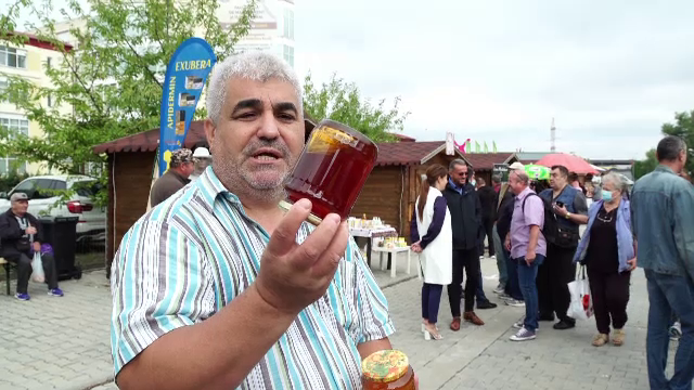 Cum îți dai seama dacă mierea pe care o cumperi e 100% naturală. Metoda dezvăluită de un producător