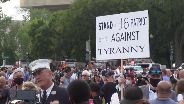 Proteste la Capitoliu. Sute de persoane s-au adunat în semn de susținere pentru cei reținuți după asaltul din ianuarie