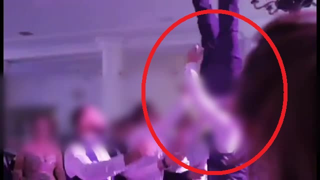 Momentul în care mirele din Băile Felix este aruncat în aer de prieteni și scăpat. În ce stare se află tânărul