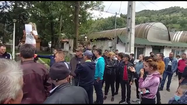 Protest în Argeș. Localnicii se plâng că autoritățile nu fac nimic în privința urșilor care le intră în gospodării