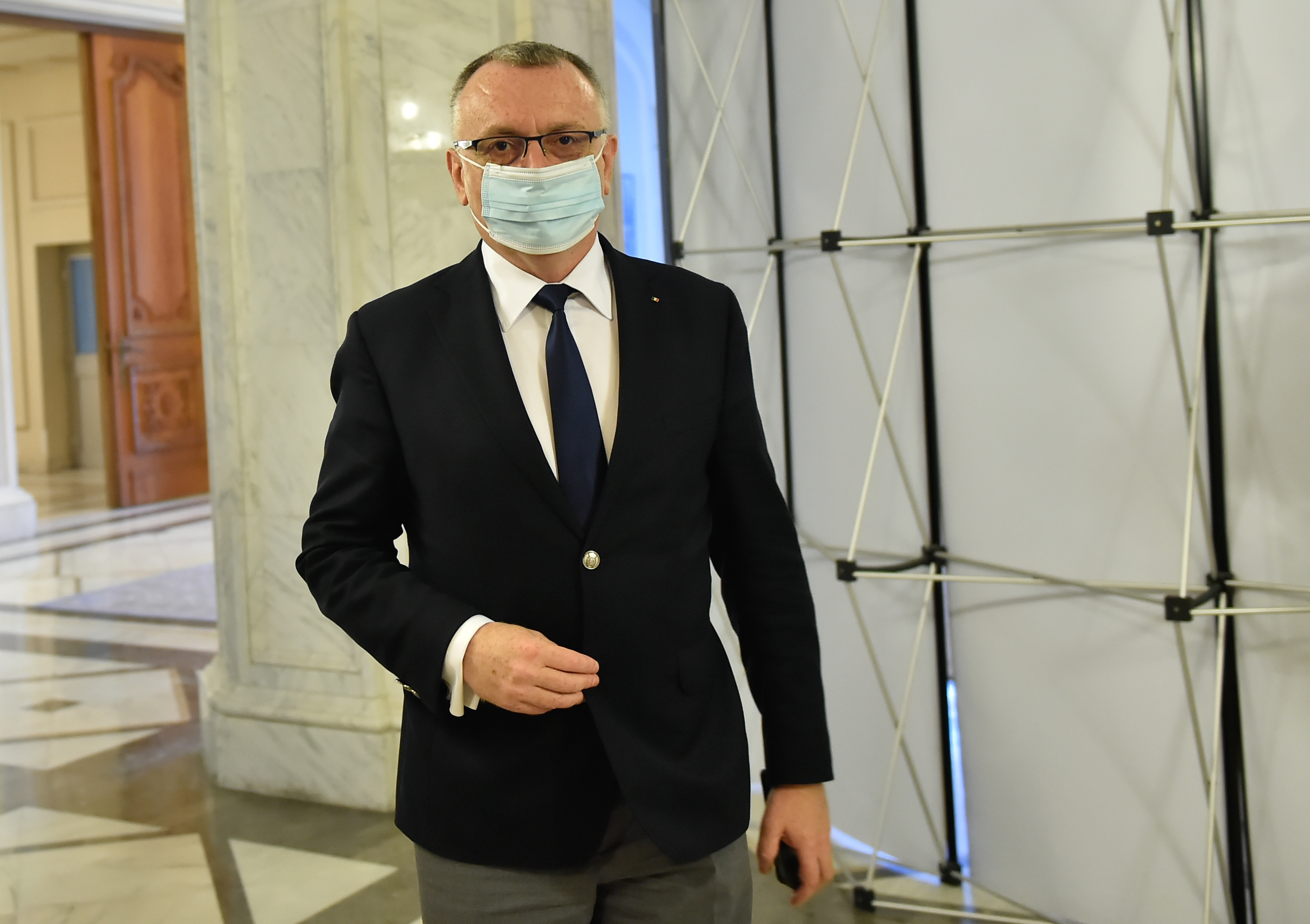 Ministrul Educației: Elevii din București ar putea trece la școala online de la jumătatea lunii octombrie