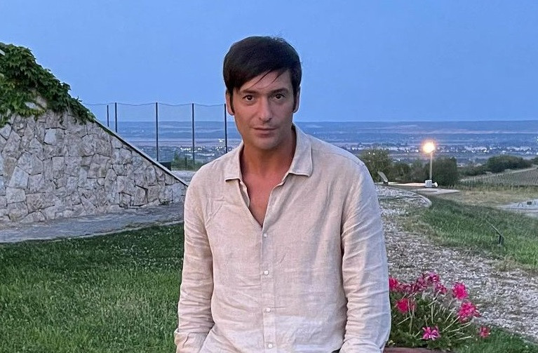 Radu Vâlcan și fiul său în vârstă de 2 luni au Covid-19. Primele declarații ale Adelei Popescu