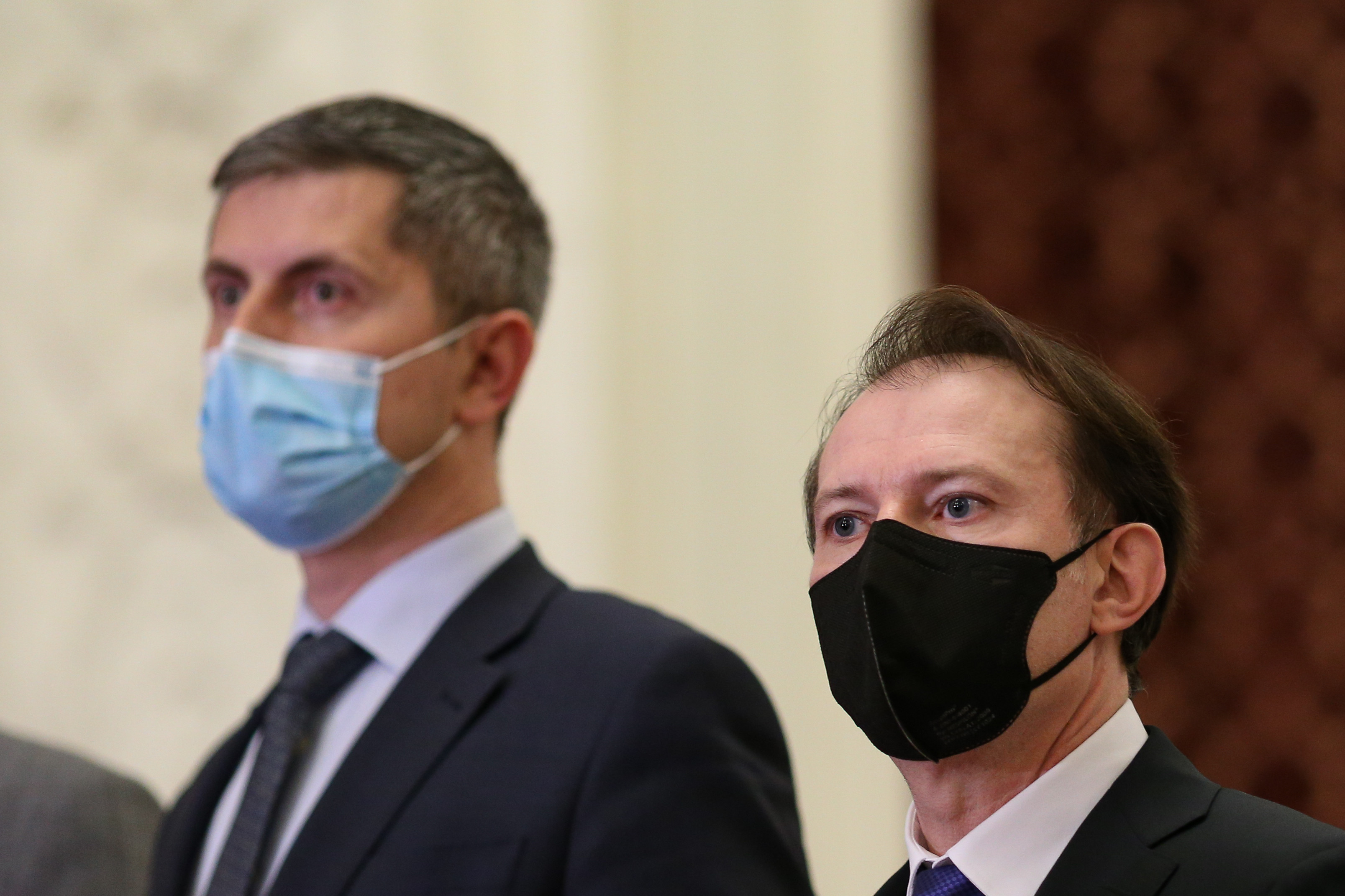 Cearta dintre PNL și USR a blocat Parlamentul. 400 de legi așteaptă să fie analizate