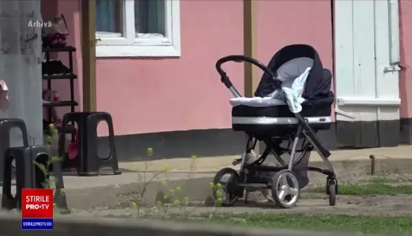 O fetiță de 1 an din Vaslui se zbate între viață și moarte după ce s-a înecat în găleata cu apă