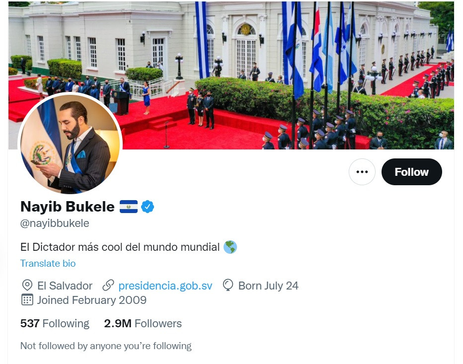 Președintele care s-a autoproclamat „cel mai cool dictator din lume” și a adoptat bitcoin ca monedă oficială