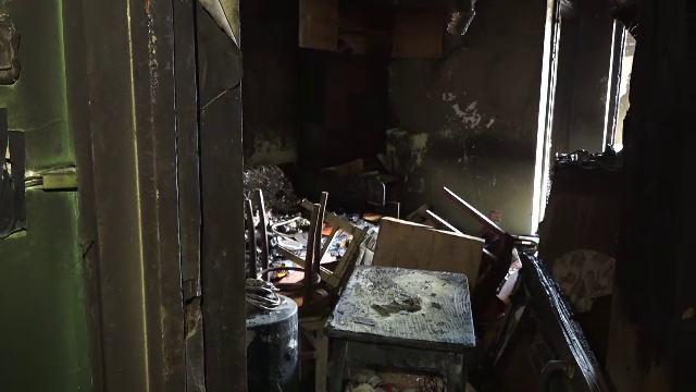 Un bărbat de 54 de ani a ars de viu în propriul apartament. Vecinii spun că moartea mamei sale l-a marcat profund