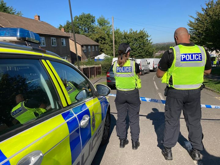 Patru crime înfiorătoare. Doi copii și mama lor, înjunghiați în somn. Al treilea a fost omorât în timp ce încerca să scape