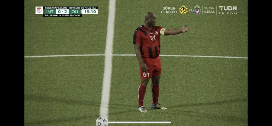 Vicepreședintele Surinamului a debutat oficial în fotbal la 60 de ani. Este urmărit de Interpol și are 50 de copii