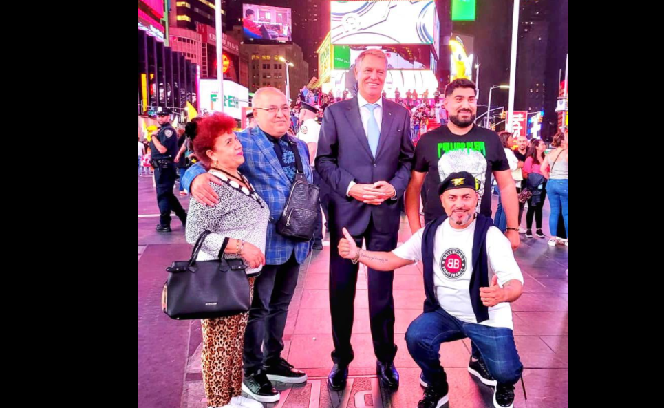 Președintele Klaus Iohannis, fotografiat cu manelistul Sorinel Puștiu la New York