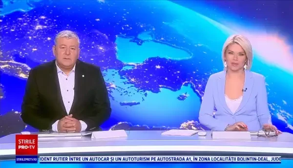 Momente de panică în Satu Mare. O mașină parcată în dreptul unui bloc a fost mistuită de flăcări