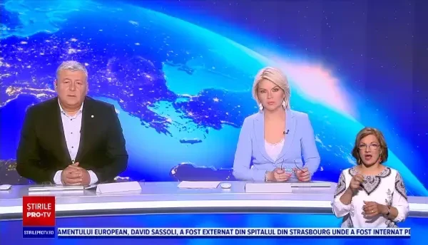 VIDEO. Momentul în care un pieton care trece pe roșu este lovit de o mașină, la Timișoara