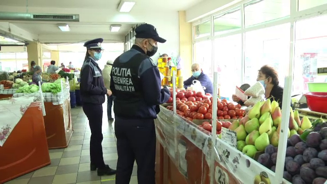 Mască obligatorie în spațiile aglomerate, în Dâmbovița. Polițiștii au început să dea amenzi pentru nerespectarea regulilor